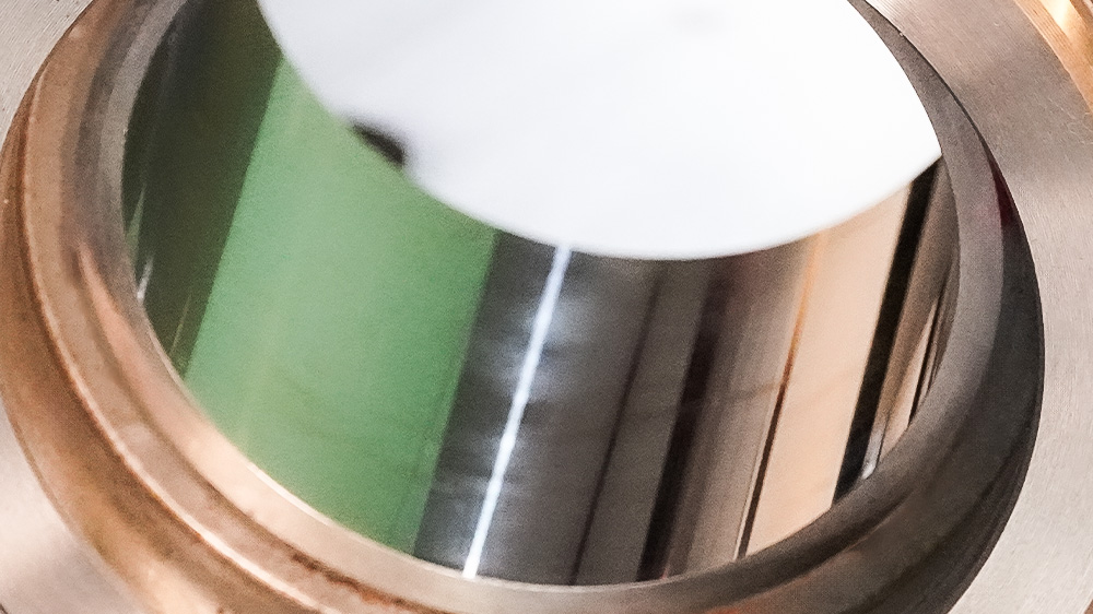 CNC spindle grinder achieving mirror-like external grinding quality CNC spindle grinder achieving mirror-like external grinding quality